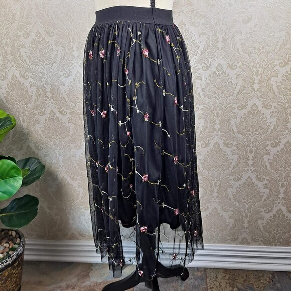 Miami Size Small Black Floral Embroidered Sheer Overlay Skirt Elastic Waist EUC - Picture 5 of 10